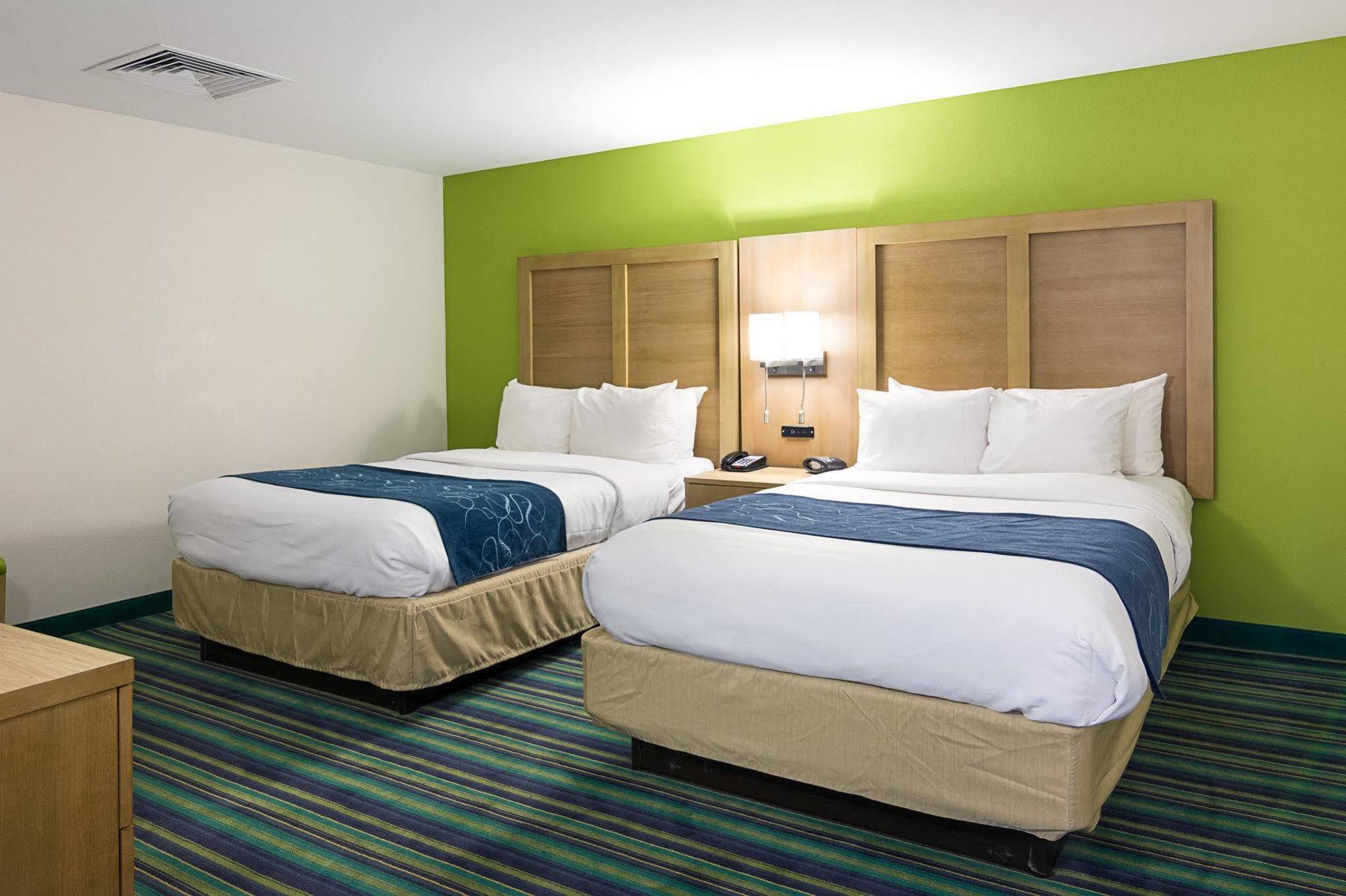 Comfort Suites Beachfront Virginia Beach Exterior photo